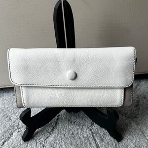 Nice Fossil Bifold Wallet for Women's